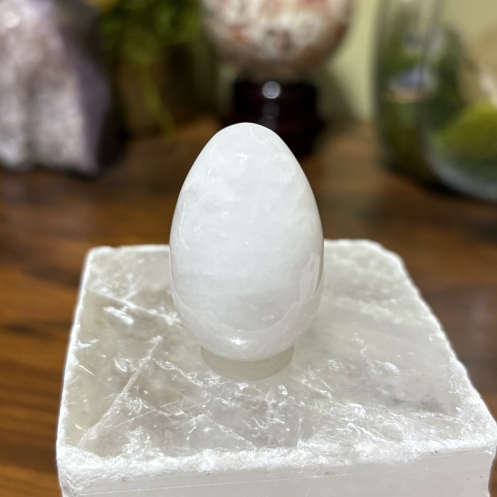 Milky quartz crystal egg carving